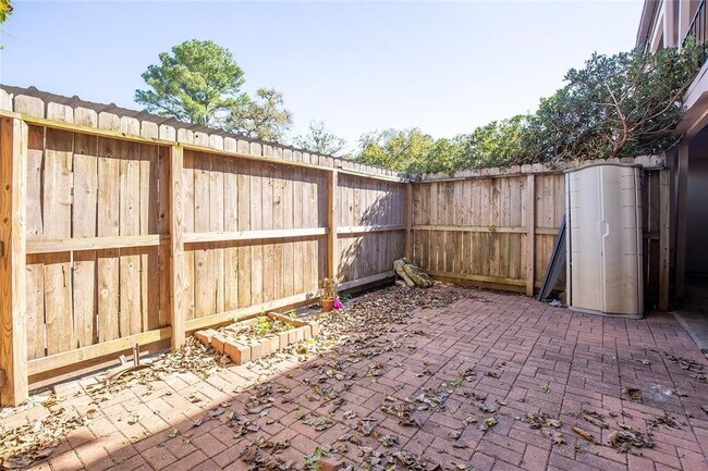 Building Photo - 12633 Memorial Dr