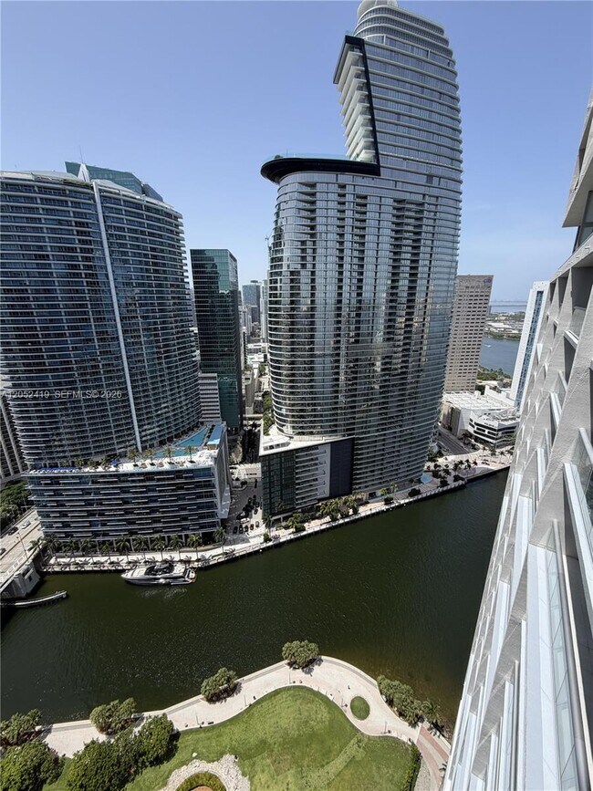 Building Photo - 475 Brickell Ave