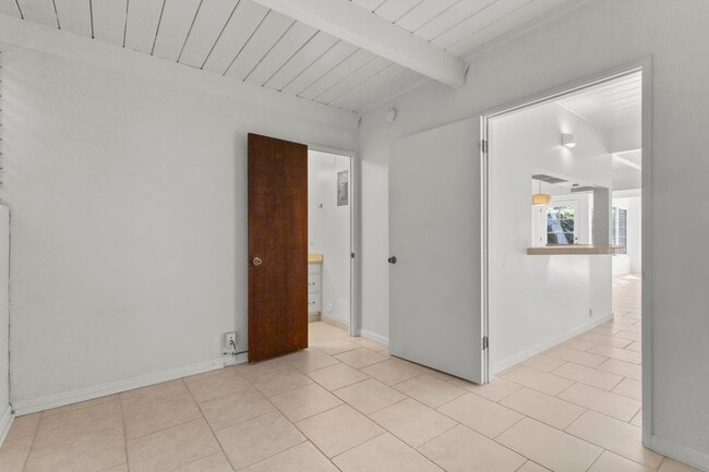 Building Photo - Waterfront living in this Hawaii Kai Marin...