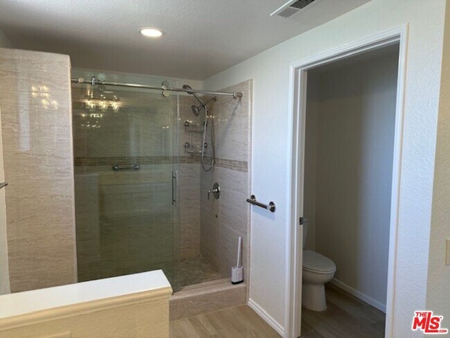 Building Photo - 6501 Bradley Pl