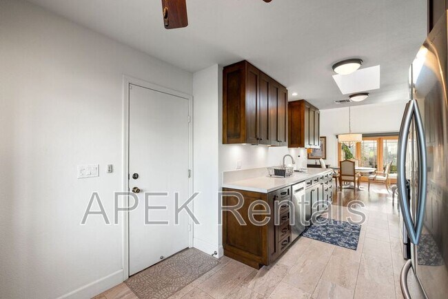 Building Photo - 74939 Vía Lago