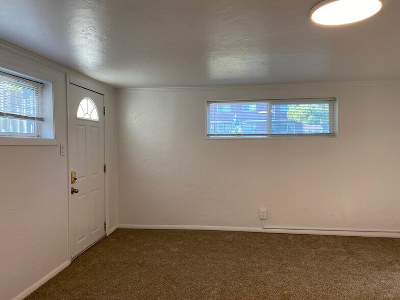 Building Photo - 844 E 2700 S