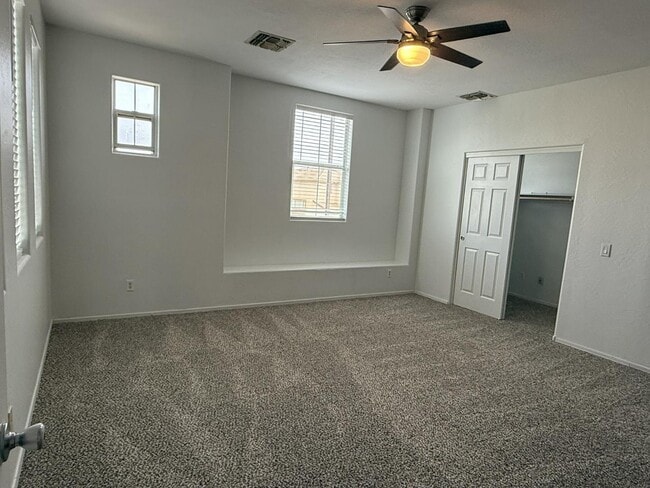 Building Photo - 1235 E Julian Dr