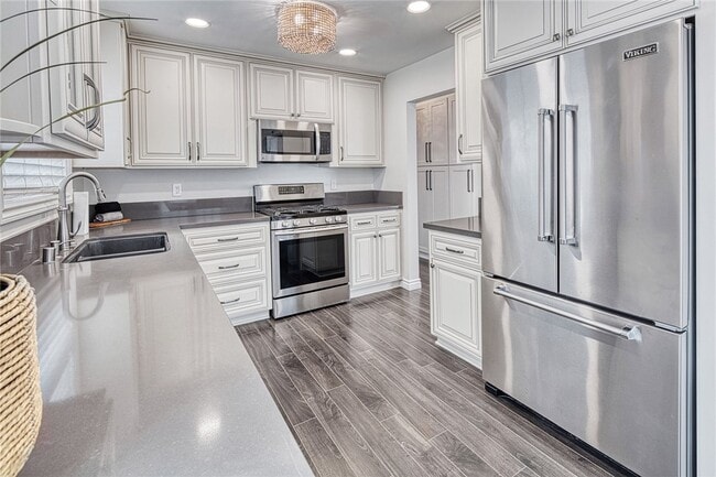 Building Photo - 705 Larkspur Ave