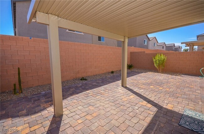 Building Photo - 5401 Lynn Crk Ave