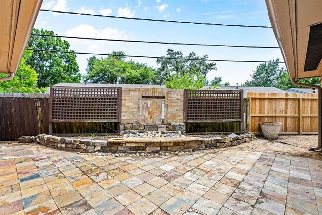 Building Photo - 3315 Crestdale Dr