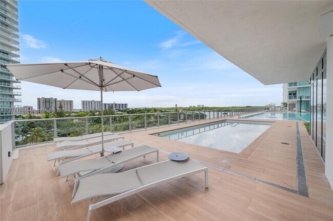 Building Photo - 300 Sunny Isles Blvd