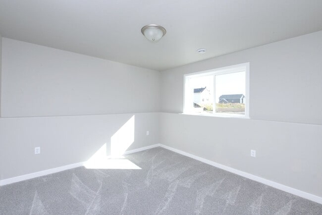 Building Photo - 1223 Jill Dr W
