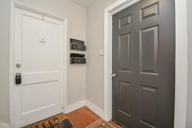 Building Photo - 2718 Wroxton Rd