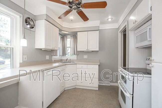 Building Photo - 1547 Sherbrook Rd