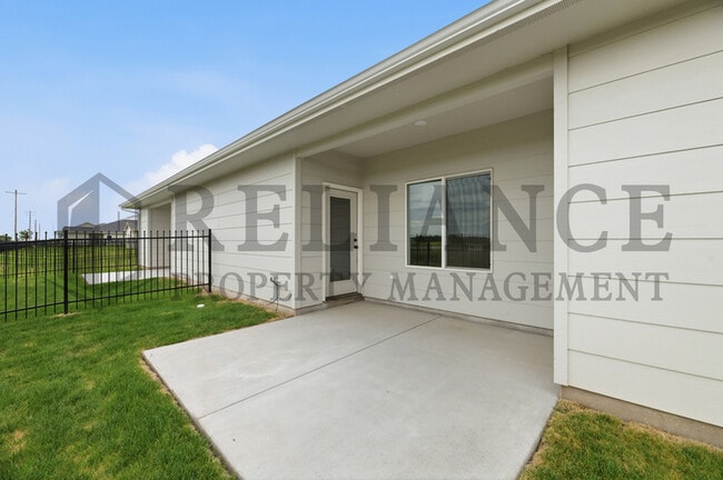 Building Photo - 157 N Gowen St