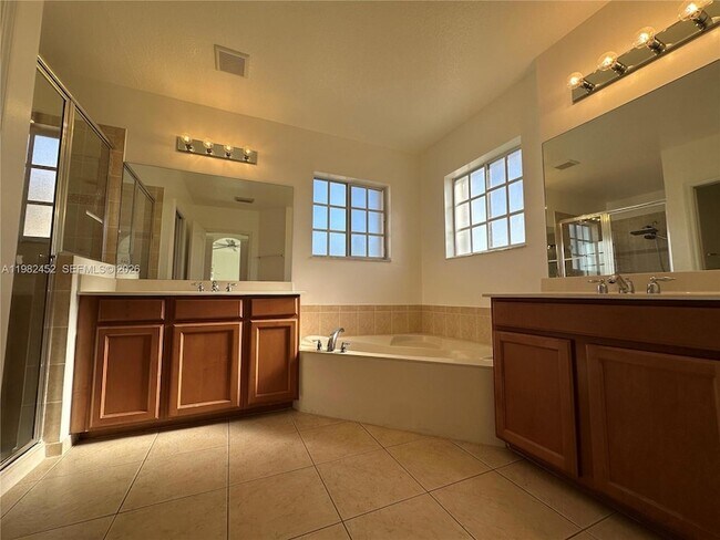 Building Photo - 27866 SW 142nd Ave