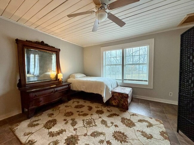 Building Photo - 102 Mulberry St