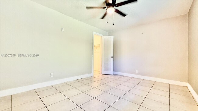 Building Photo - 320 Holloway Dr