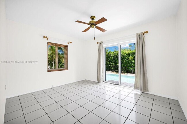 Building Photo - 5960 SW 47th St