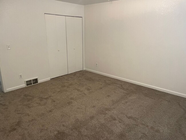Building Photo - 716 30th Ave Ct