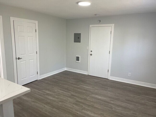 Building Photo - 1925 10th Street-14