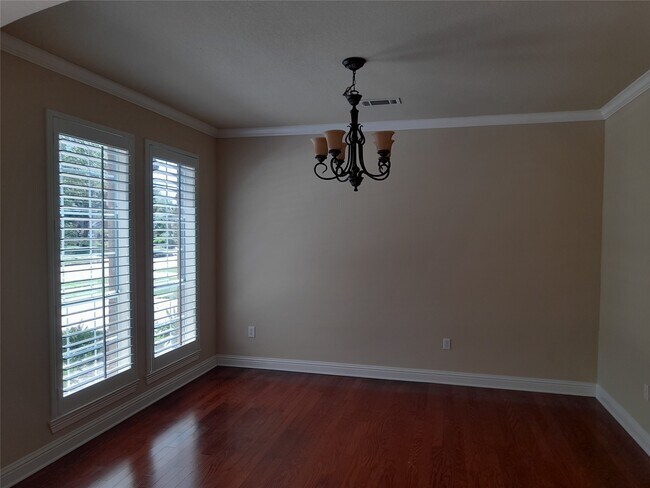 Building Photo - 1722 Parklake Village Dr