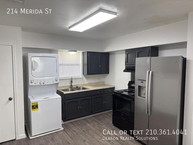 Building Photo - 214 Merida St