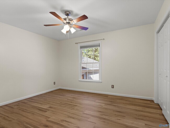 Building Photo - 826 Eldorado Ave SE