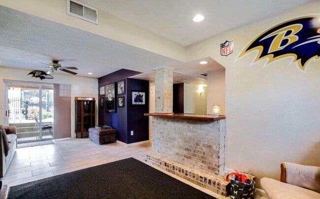Building Photo - 45 Archwood Ave