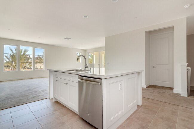 Primary Photo - SOUTHCOVE Luxury: SPACIOUS TOWNHOME with O...