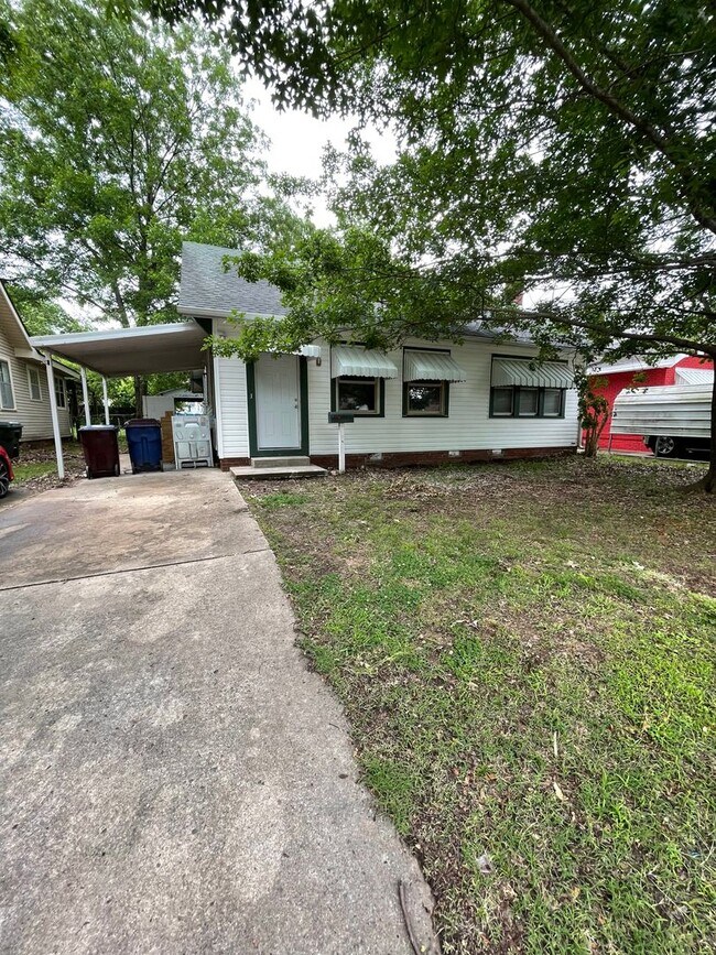 Building Photo - Remodeled 2 Bed, 1 Bath Home in Fort Smith