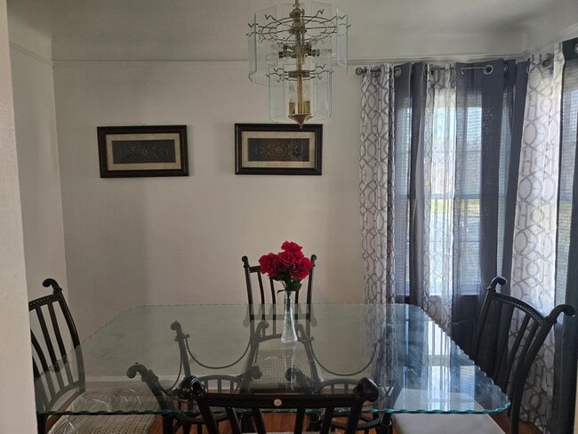 Building Photo - 11742 Beaconsfield St