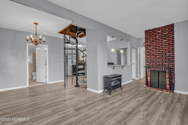 Building Photo - 177 Creek Rd