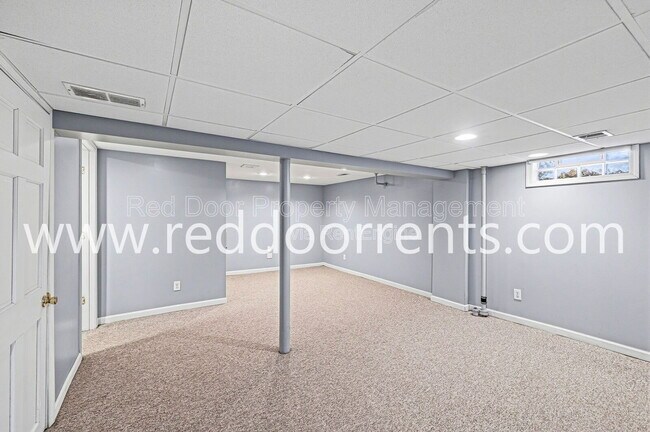 Building Photo - 6115 Indianola Ave