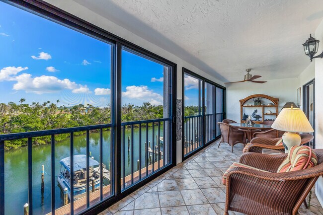 Building Photo - 970 Palm Ave