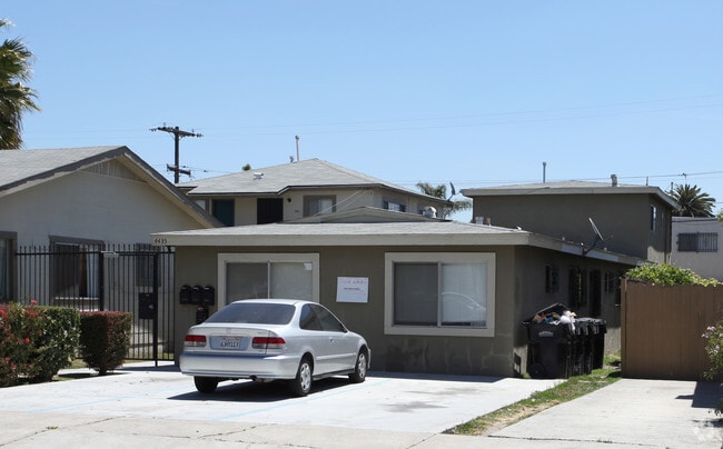 Building Photo - 4435-4439 Cherokee Ave