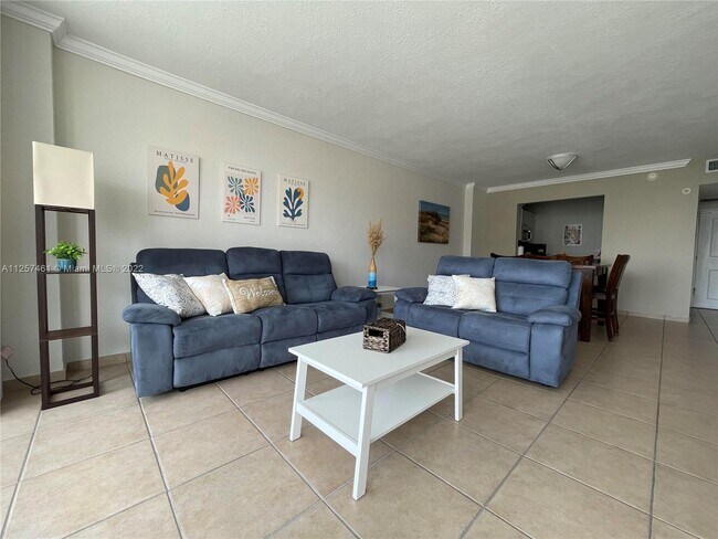 Building Photo - 5601 Collins Ave