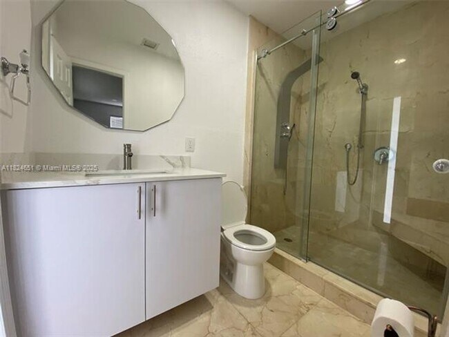 Building Photo - 19330 NE 18th Pl