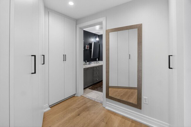 Building Photo - Stunning 2BR/2BA Luxury Condo // Capitol Hill Views // Garage Parking included