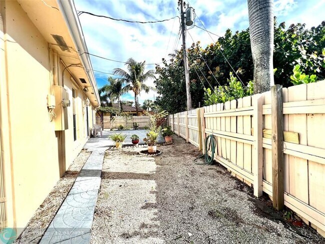 Building Photo - 1930 Windward Dr