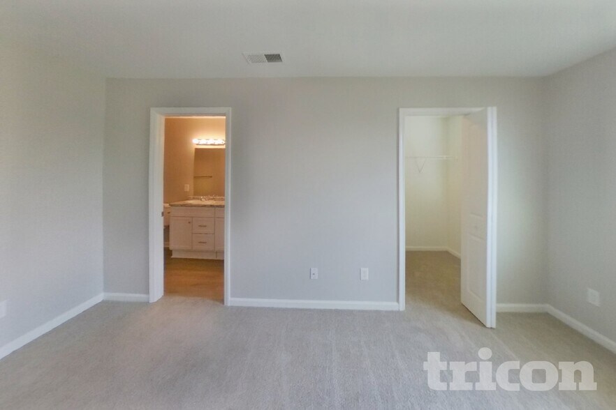 Building Photo - 120 Castlebrook Dr
