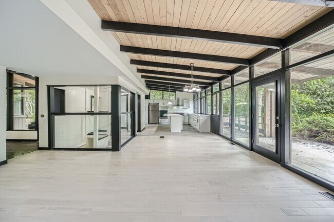 Building Photo - 4Bd/3.5Ba Medina House