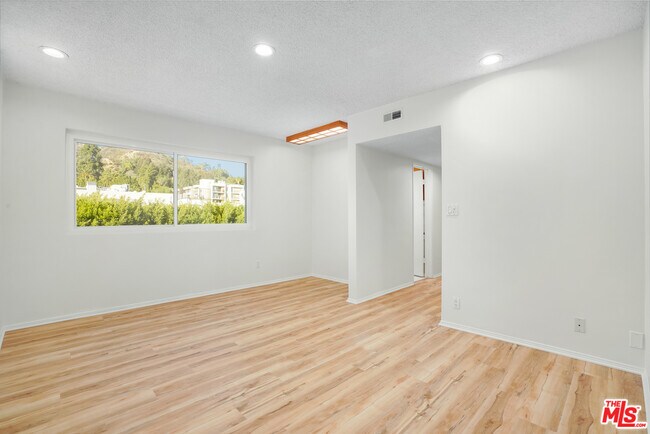 Building Photo - 7309 Franklin Ave