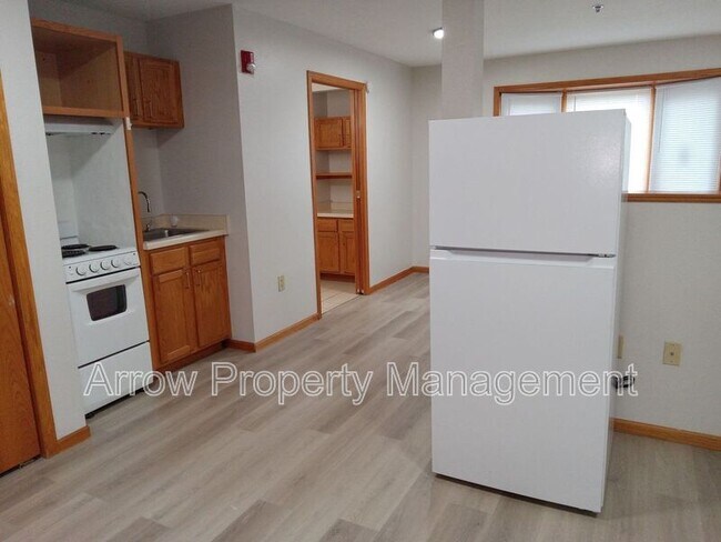 Building Photo - 150 Poppe Dr