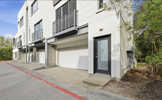 Building Photo - 4801 S Congress Ave