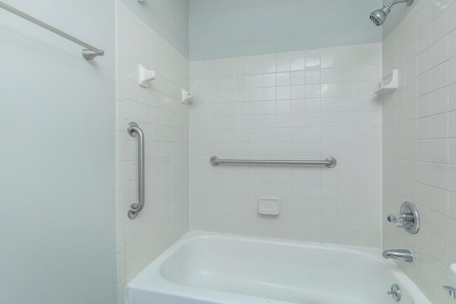 Building Photo - Move In Special: $300 OFF Rent + NO Admin Fee + 1/2 OFF Deposit