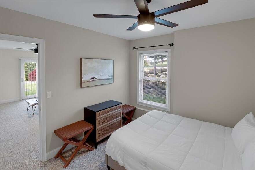 Building Photo - 13 Greenscapes, 9