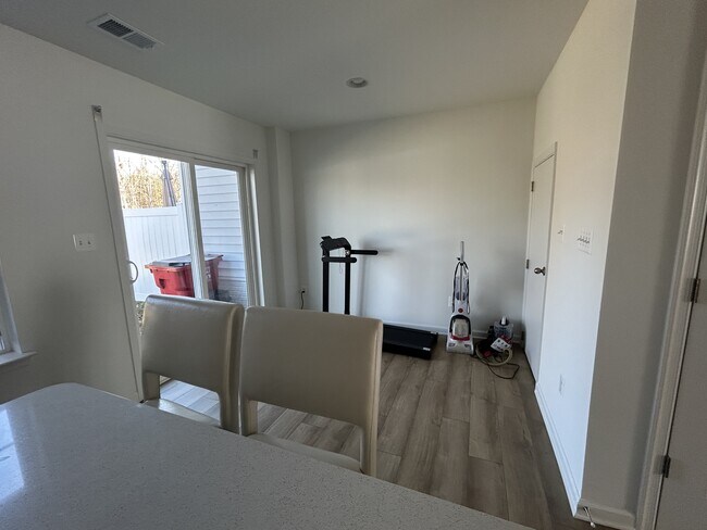 Building Photo - 64 Balsam Ct