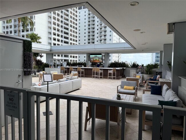 Building Photo - 1395 Brickell Ave