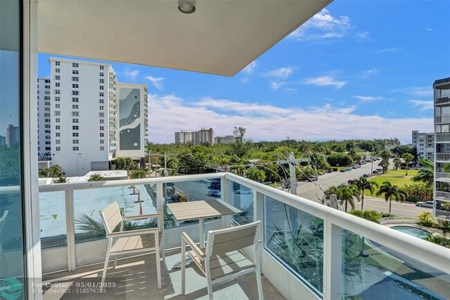 Building Photo - 715 Bayshore Dr