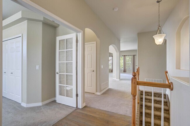 Building Photo - Main Level Living in Pine Creek...Views ar...