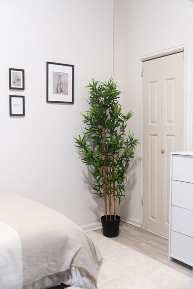 Building Photo - 252 E 33rd St