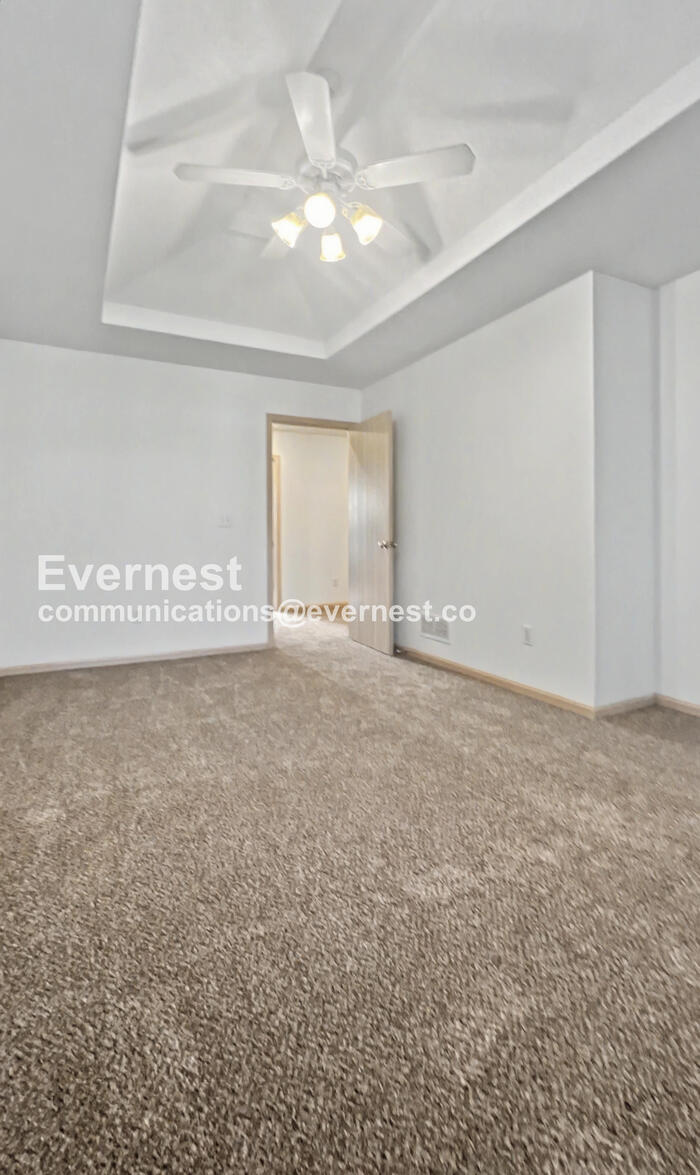 Building Photo - 8114 N Lawn Ave