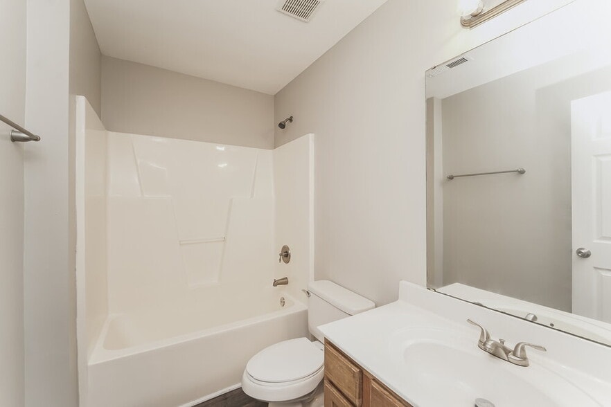 Building Photo - 1227 Pinehaven Ct